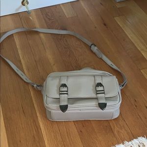 purse with detachable shoulder strap